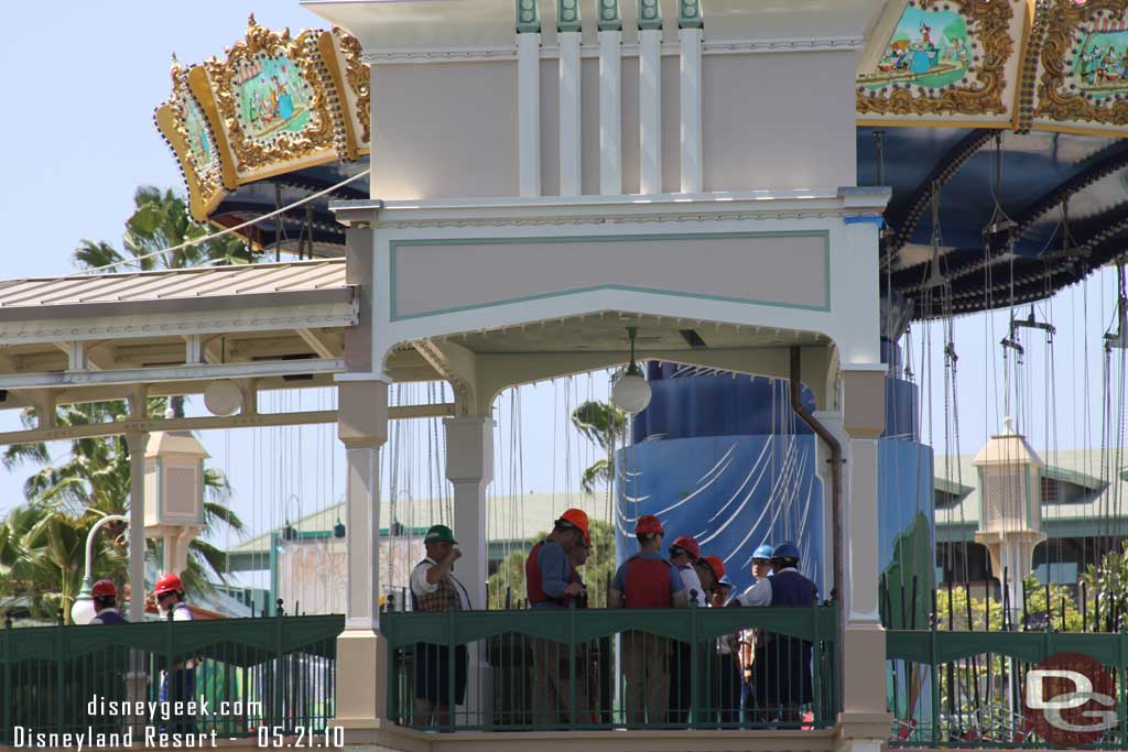 A group of CMs touring the site.