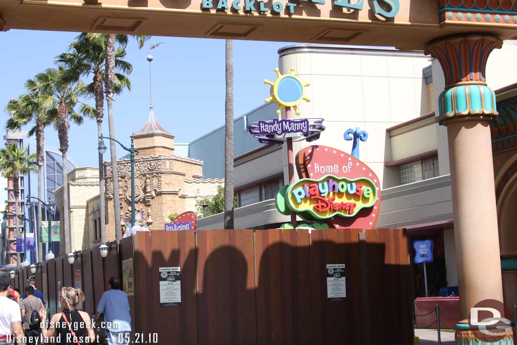 Over on the backlot a new lampost is visible behind the walls near Playhouse Disney (really surprised how long this small section is taking to finish).