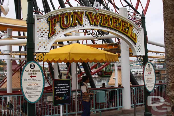 Continuing our collection of generic closure signs in front of all the Piers attractions.