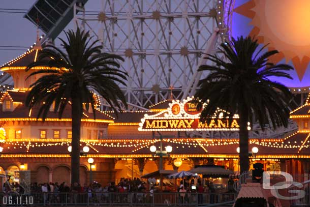 To answer a question that many have wondered..yes guests were allowed to line up around the entire bay, but to get into Paradise Park you needed a Fastpass from the morning or the dining options it looked like.