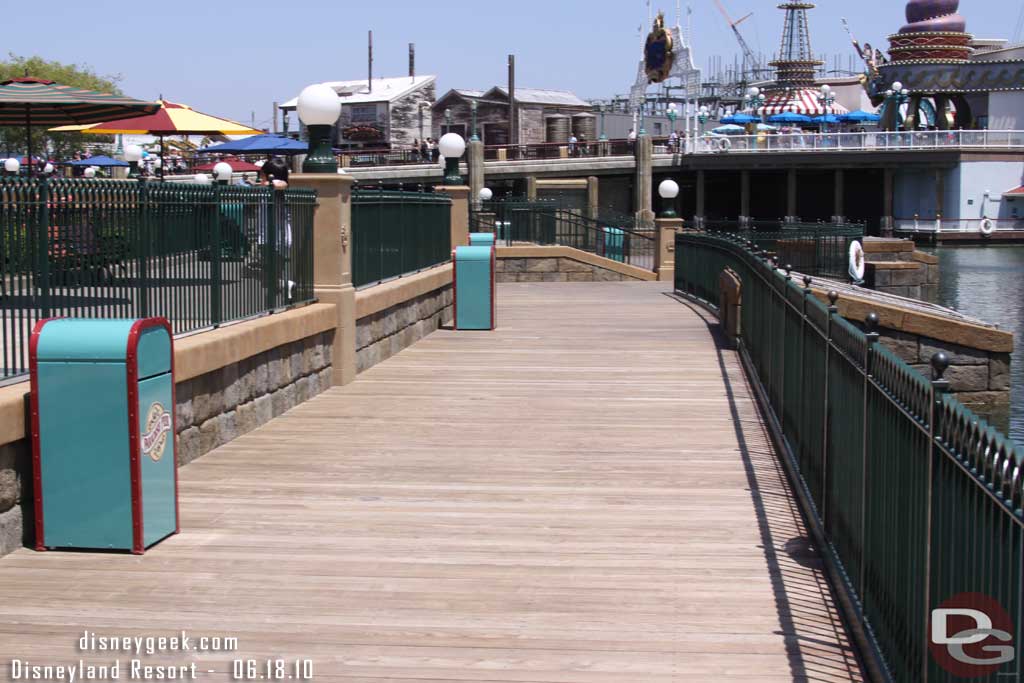 Wend for a walk on the boardwalk, which was empty this afternoon.