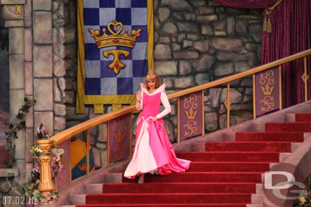 Then the three princesses arrive.