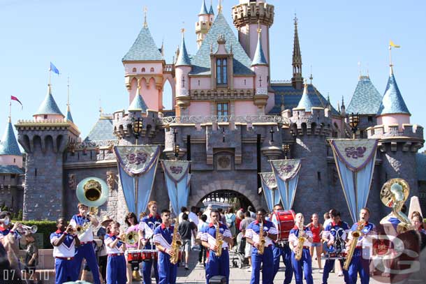 The College Band now plays a different schedule on Fridays.. they still play the castle at 4:20 and Flag Retreat at 5:10 but then they do three sets at Plaza Gardens at 7,8, and 9.