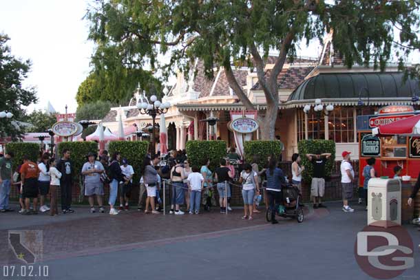 One of the longest lines I saw.. the Corn Dog wait (it stretched back another 10 feet or so to out of the frame)
