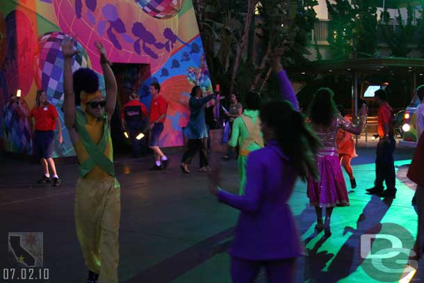 Everyone moved down to the street as the party moved to the Backlot.