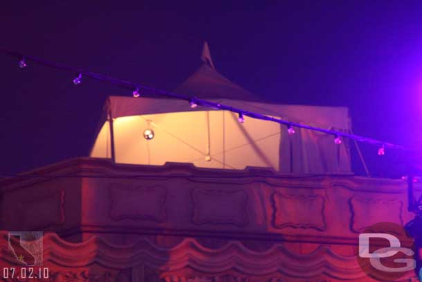 The control booth/tent up on top of the Off the Page/Animation building.