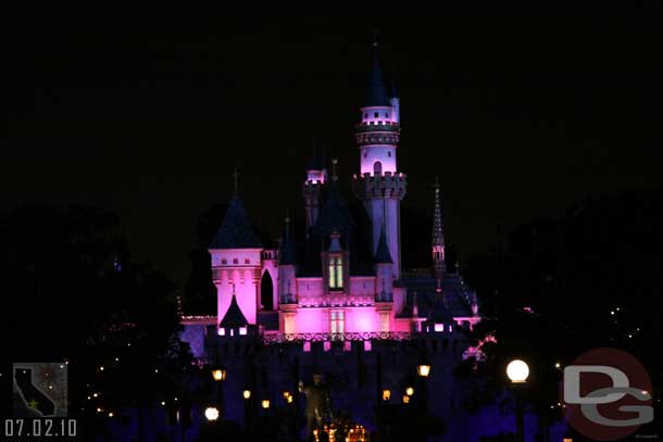 I found a spot about 9:00pm figuring a half hour wait was not bad.. this turned into almost a 50 minute wait due to a delay in the show.  It looked like Fantasmic was the reason.