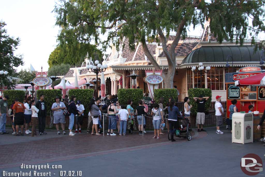 One of the longest lines I saw.. the Corn Dog wait (it stretched back another 10 feet or so to out of the frame)