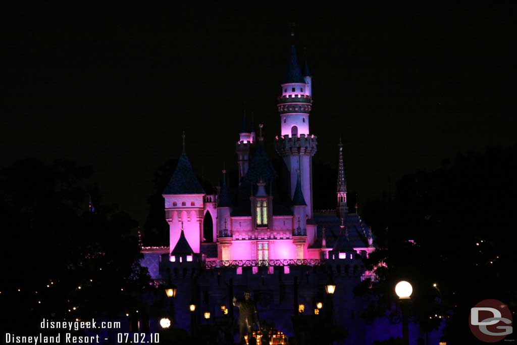 I found a spot about 9:00pm figuring a half hour wait was not bad.. this turned into almost a 50 minute wait due to a delay in the show.  It looked like Fantasmic was the reason.