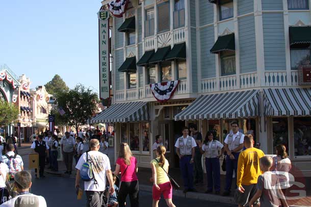 Main Street and the hub were lined with Cast Members greeting everyone.