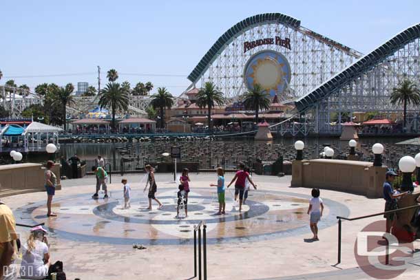 The play fountain was running today (also notice the center and left section of the World of Color platform are at show level today).