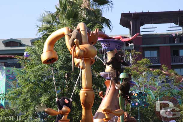 A couple random Pixar Play Parade shots, the Ratatouille unit is back for the summer. 