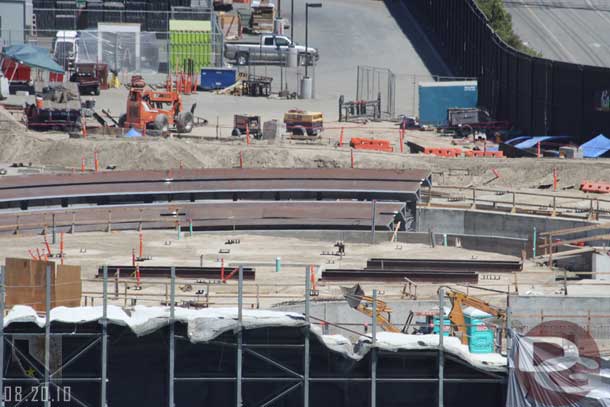 No vertical work yet in the center area, but some pre-positioned steel, also no visible progress on the track segments.