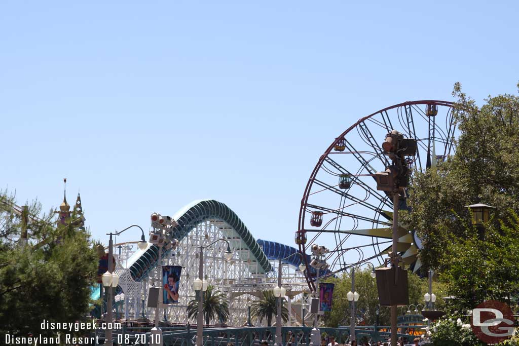 Moving on to the Pier, they are painting the tubes on Screamin notice the one in the background and the new blue.