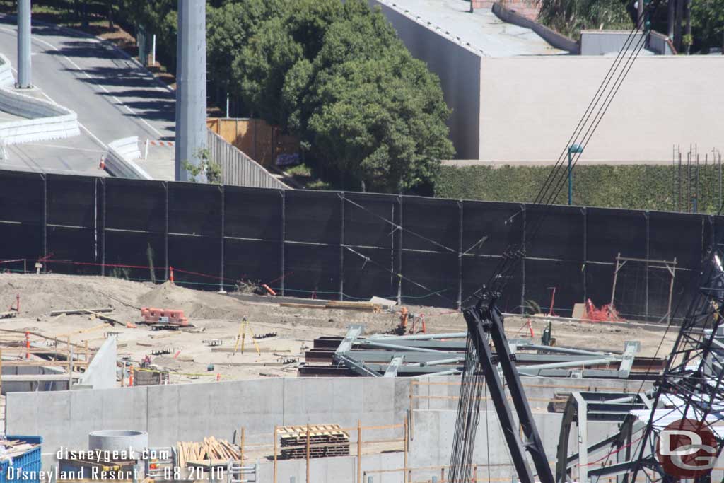 Guess the steel they are assembling on the far side is still for the massive structure in front of the show building.