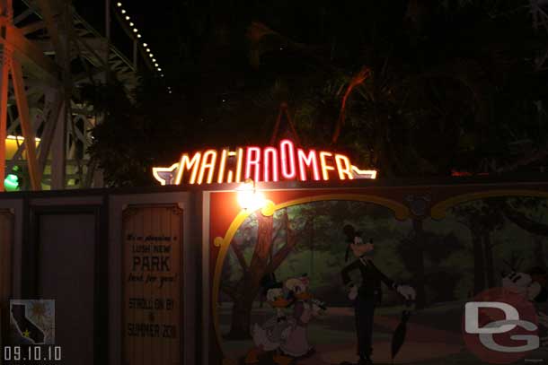 The Maliboomer sign was still lit too.