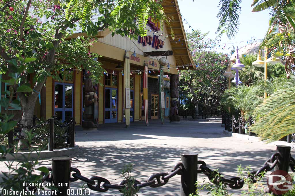 A peak behind the walls, nothing much going on except all the tables and chairs are gone.