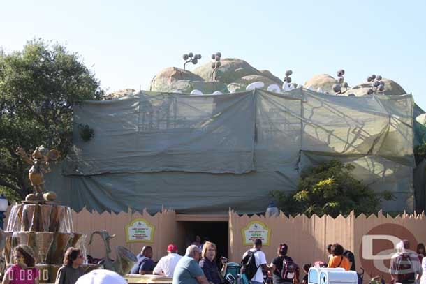 Mickeys house is now being painting.