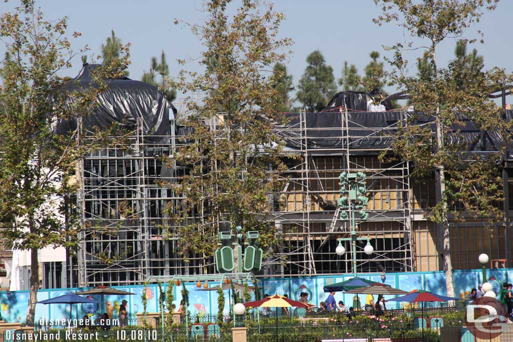 Looks like they are finally going to close in the left side of the Mermaid building.