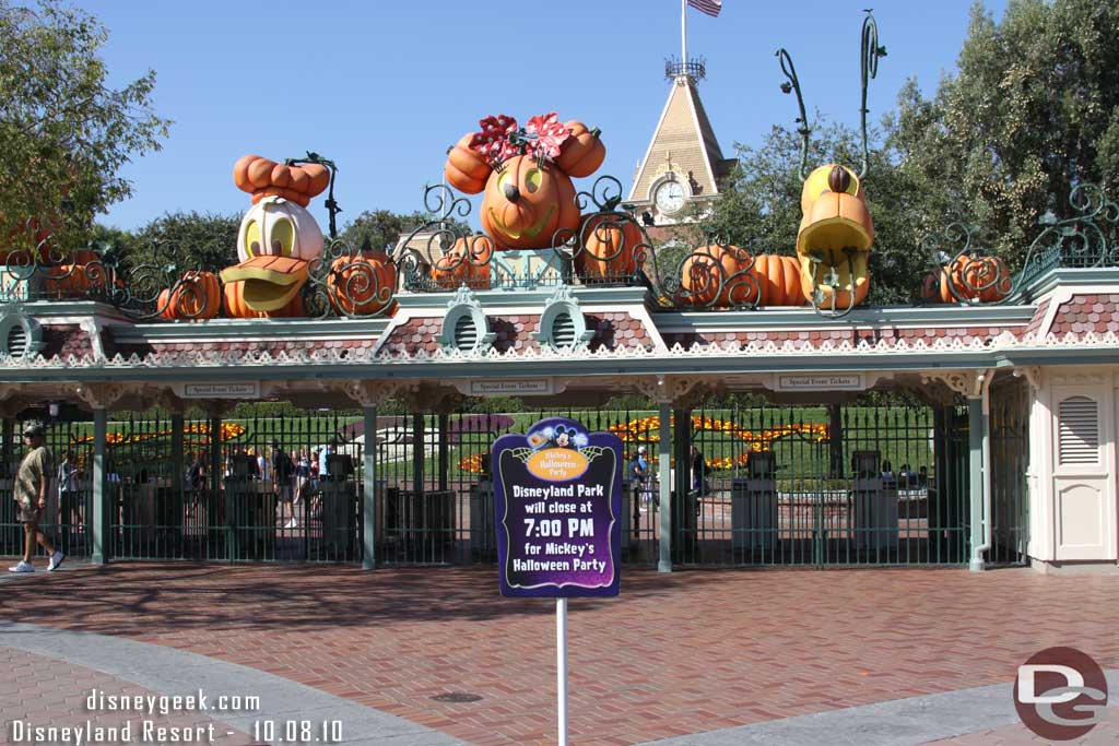 Over to Disneyland.  This area was set up for the party entrance.