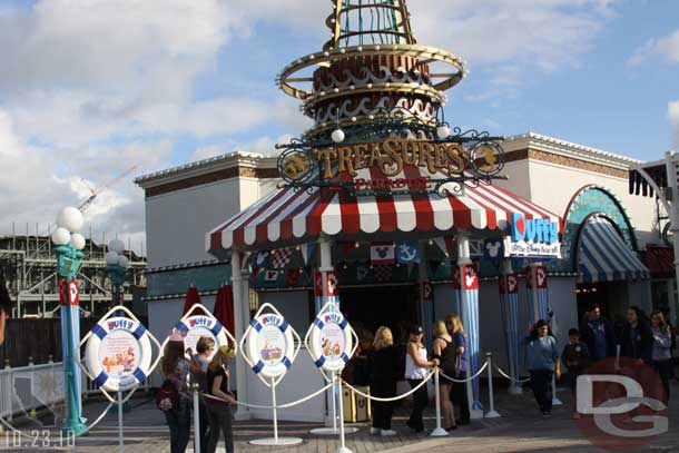 Duffy now blocks the entrance to the Seaside Treasures with a Meet and Greet.