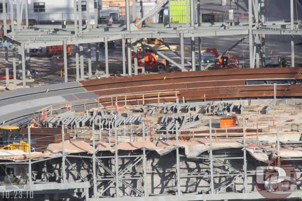 You can see the steel for the rockwork wrapping around the track a bit now (on the far side)