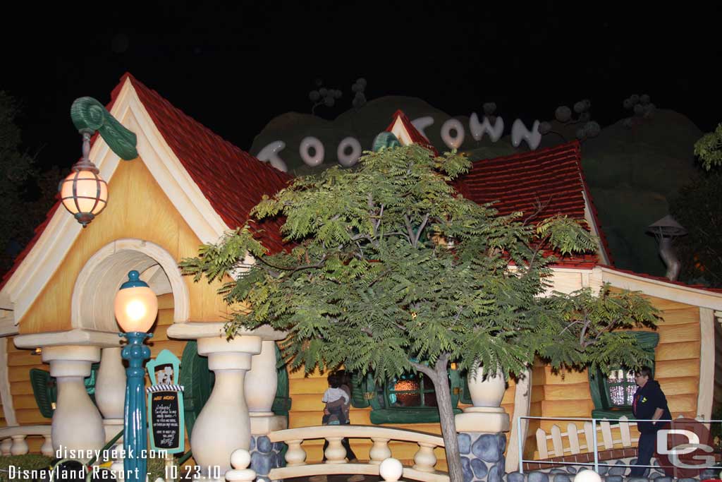 Out in Toontown Mickeys house is done.  They have moved on to the fountain and Donalds.