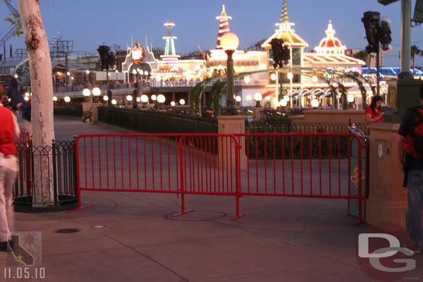 New gates?  Or just the old ones with the WoC logos and painted red?