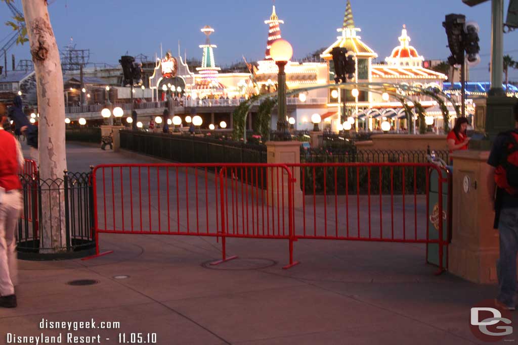 New gates?  Or just the old ones with the WoC logos and painted red?