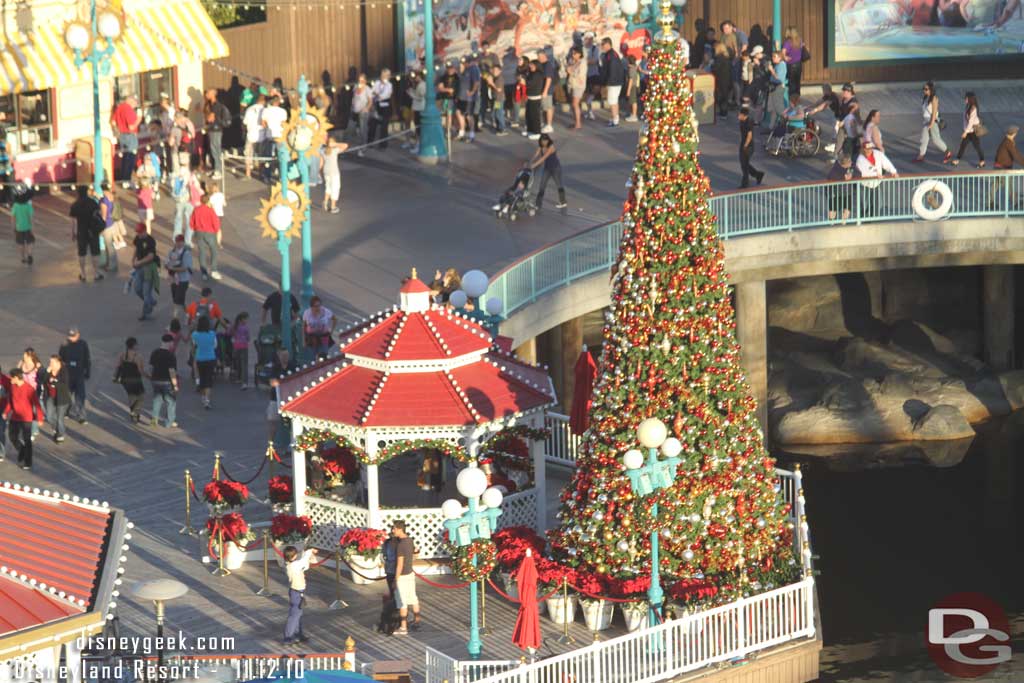 A look down at Santas photo spot, also notice the line for ice cream at the top of the shot.