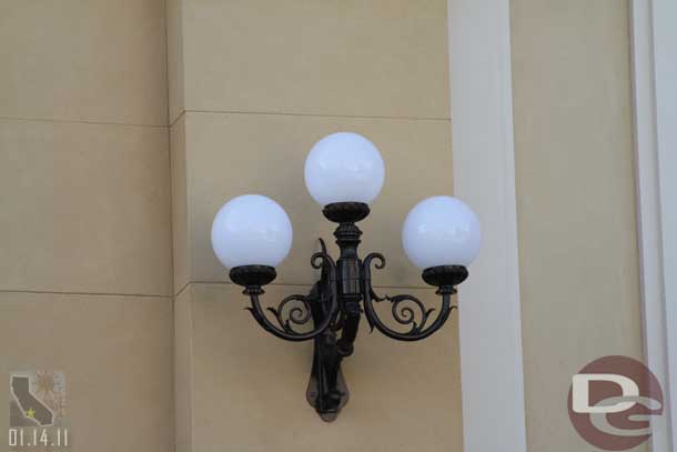 A closer look at the light fixture