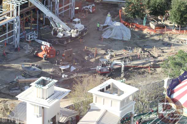 The parade route has been removed (the walls are pushed right up to the Swings - more shots in a while to show that).