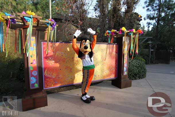 Back out to the Fiesta Disneyland.  Goofy posing for a picture.