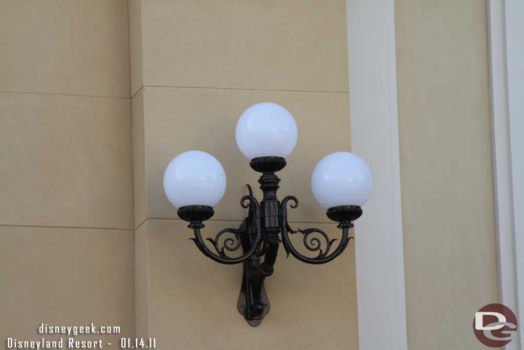 A closer look at the light fixture