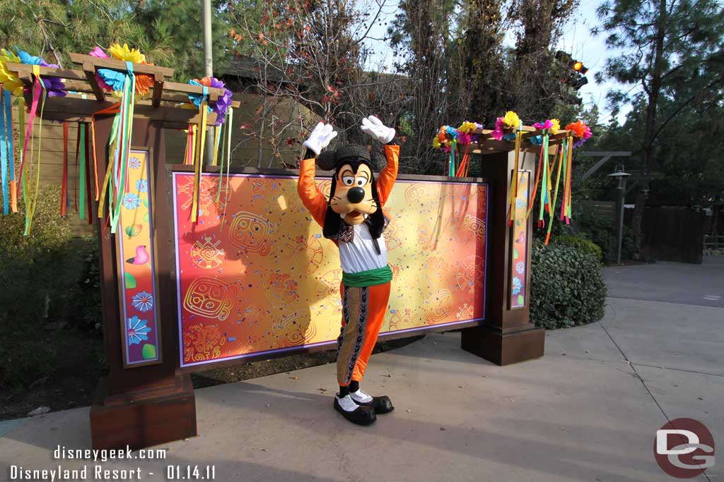 Back out to the Fiesta Disneyland.  Goofy posing for a picture.