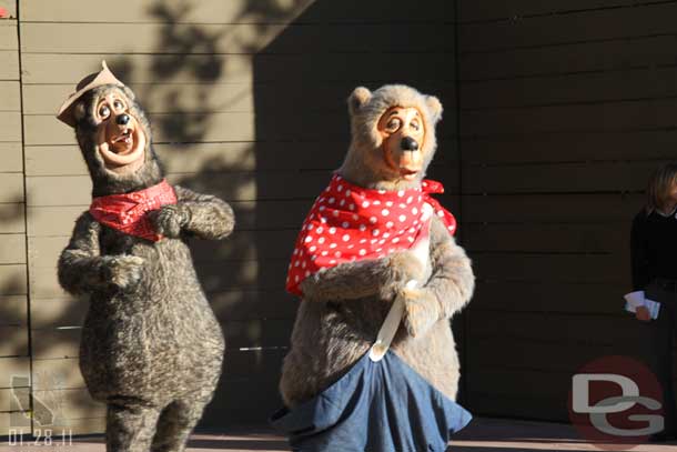 The Country Bears returning for more pictures