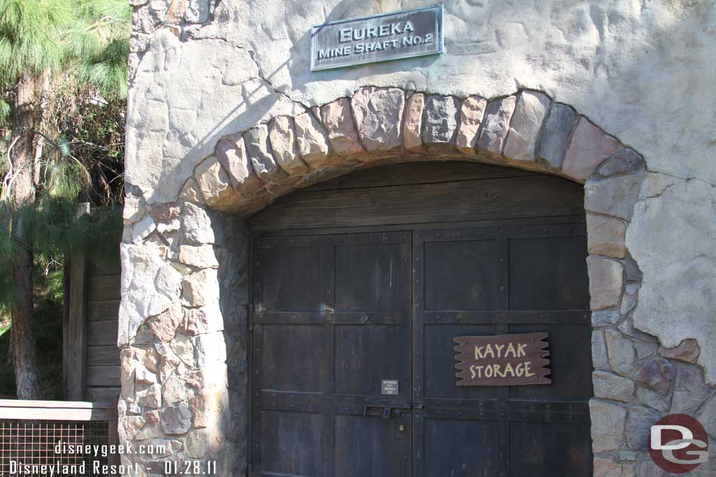 Kind of surprised to still see the Kayak sign.  Most if not all have been removed from around the ride to make it more time specific and less extreme sports.