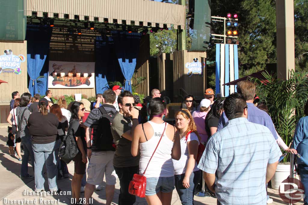 An even longer line was in the center of the arena as guests were queued up to have a Disney sketch artist draw their favorite character for them (for FREE).