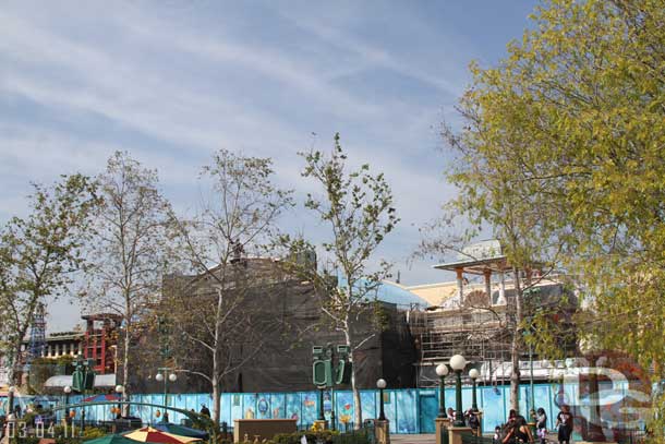 I found it a challenge to get a good shot of the front of the Mermaid building with the trees that line the back of Paradise Park.