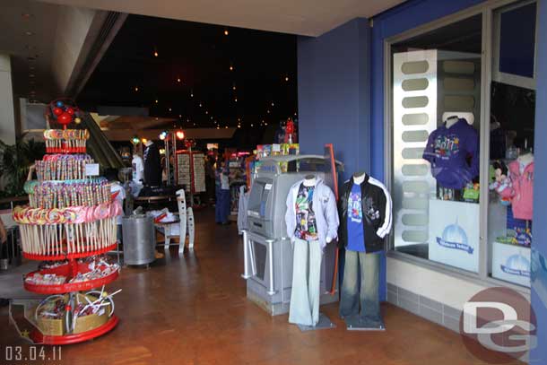 A look through the Starcade (arcade/gift shop).