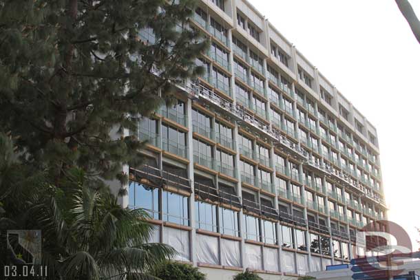 Out at the Disneyland Hotel.  Work is progressing quickly on the Magic (Lobby) Tower.  This is the side facing the parking lot.