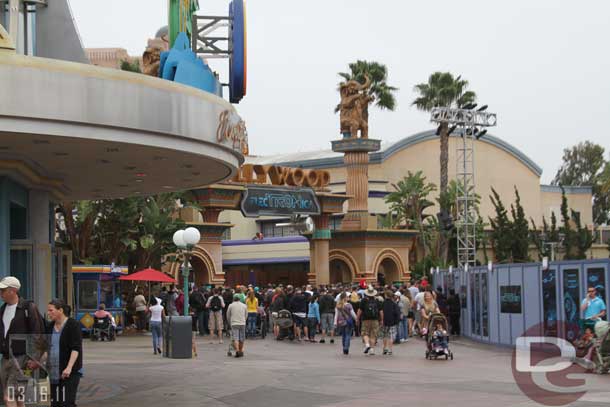 The crowd waiting to head down the Backlot when the park opens