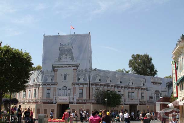 No visible progress on Main Street thanks to the tarps.