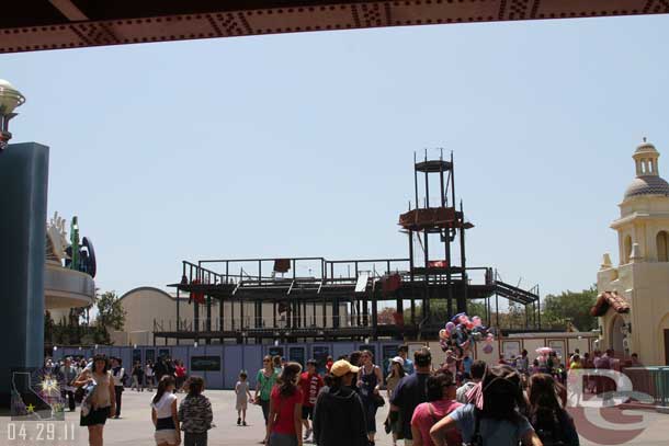 The Carthay steel work looks to be complete.  The crane is gone and the frame looks about the same as what we saw a few weeks ago.  Interesting to note no one was working on this site today that we could tell.