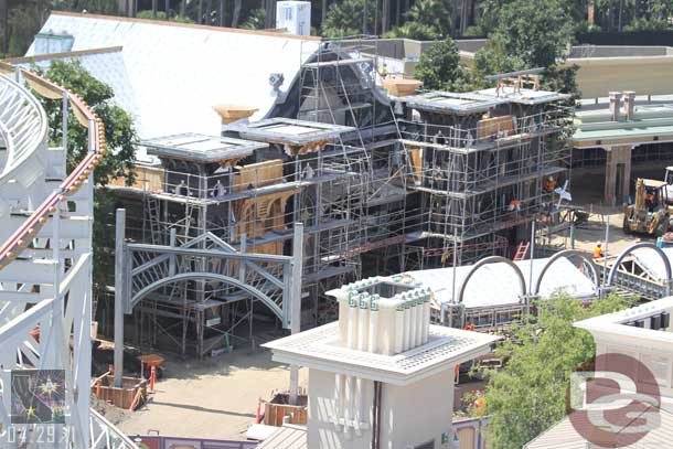 Now a ride on the Fun Wheel.  The Pizza place has a lot of scaffolding up as the exterior takes shape.