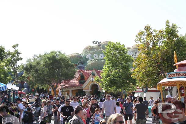 Toontown had quite a few guests milling around.