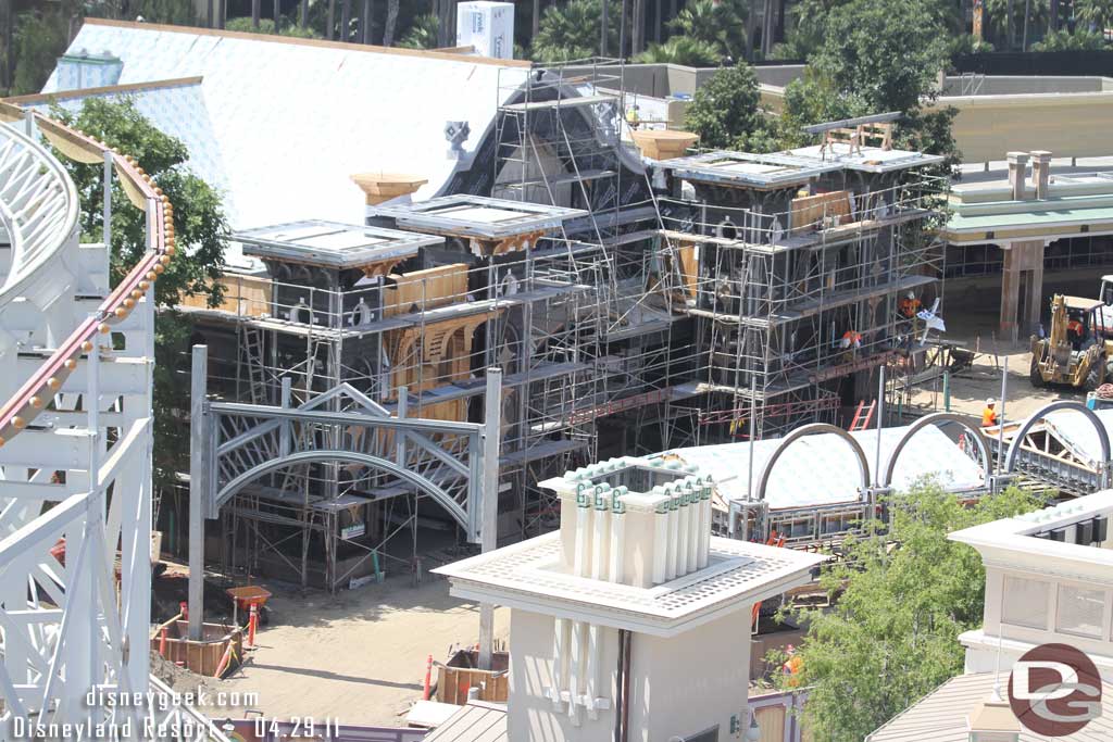 Now a ride on the Fun Wheel.  The Pizza place has a lot of scaffolding up as the exterior takes shape.