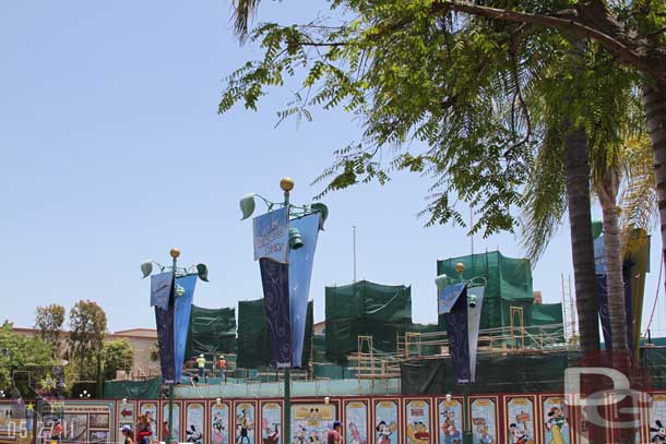 Moving on to the DCA entrance work.  Some of the tarps are down so you can see some of the front.