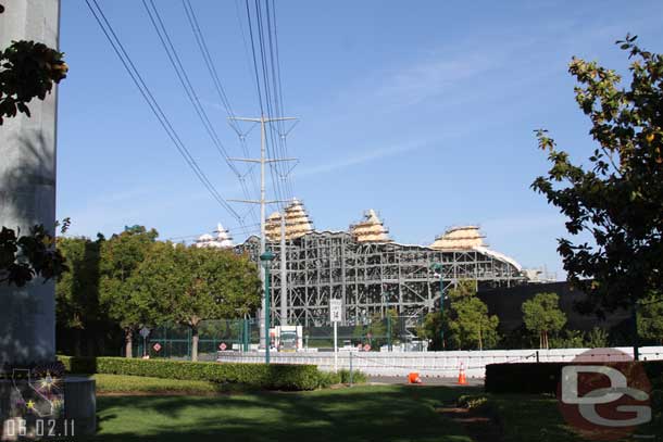 A look at the range walking down Harbor Blvd.  Note the two large trucks in the bottom of the shot, delivering large pieces for Cars Land (looked to be for ventilation or A/C).