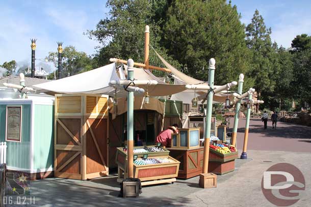 A clear shot of the new snack/drink location in Frontierland with no one around.